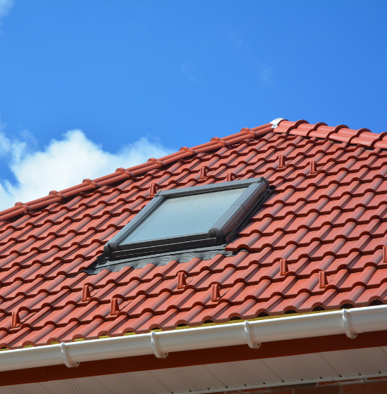 Read more about the article Jak okna dachowe PVC wpływają na oszczędność energii w domu?